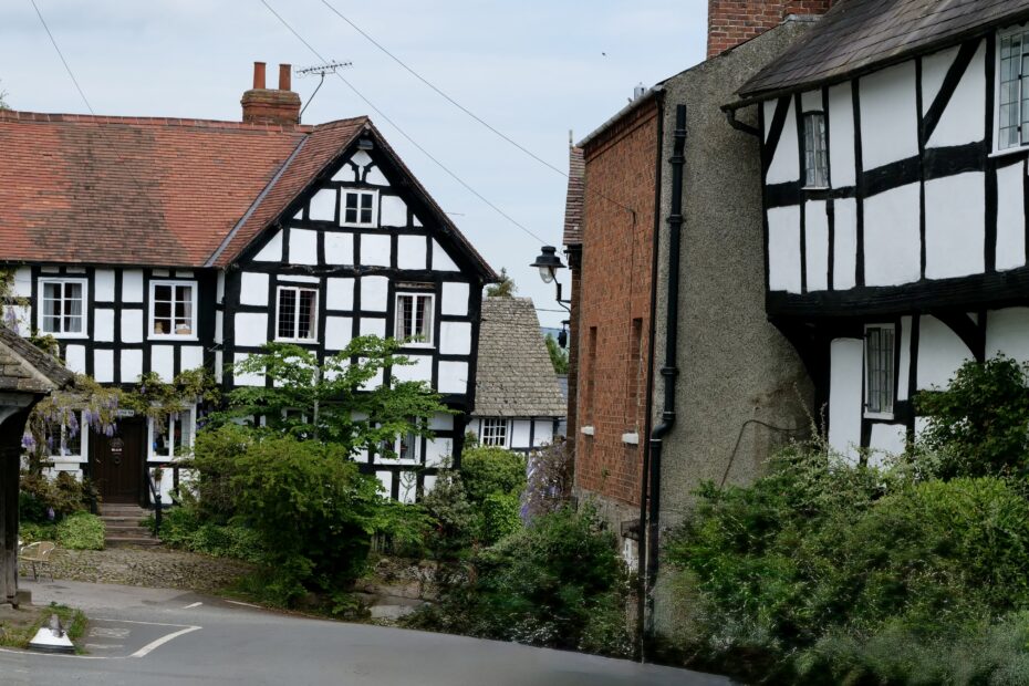Black and White Village Trail accommodation and historic buildings in Pembridge